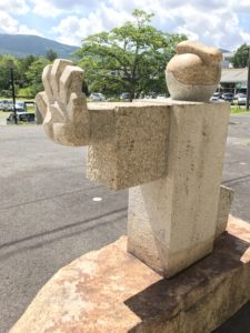 歌舞伎演者をイメージしたオブジェ