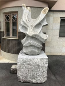 歌舞伎の隈取りをイメージしたオブジェ