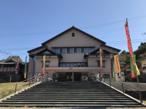 公演当日、蛭子座前には『歌舞伎のぼり』が立ち並びます。